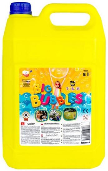 Obraz przedstawia duży żółty plastikowy dzbanek z niebieską nakrętką, oznaczony etykietą "TUBAN BIG BIG BIG BUBLES," z kolorową grafiką osoby otoczonej bąbelkami.
